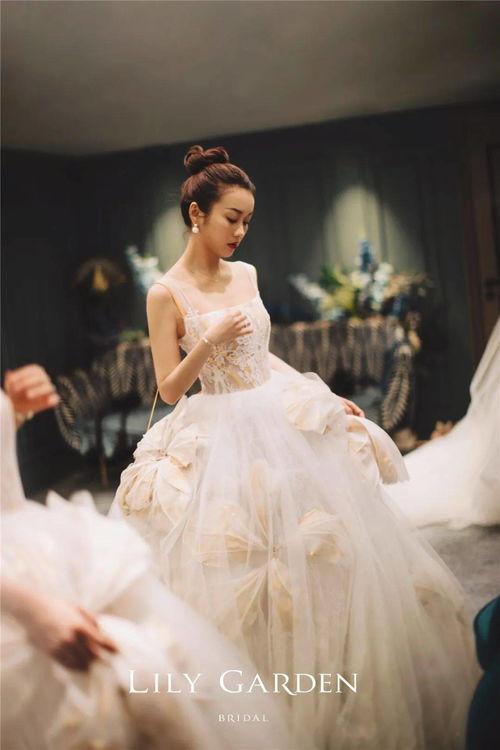 婚纱店吃瓜博主视频下载,吃瓜博主视频背后的甜蜜秘密