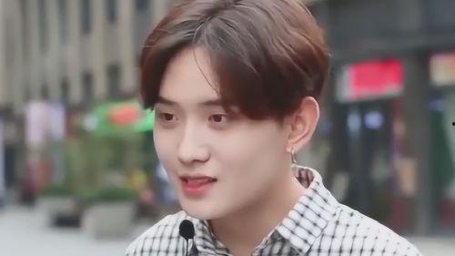 吃瓜小伙情侣吵架了吗视频,吃瓜小伙现场直播揭秘甜蜜背后的矛盾